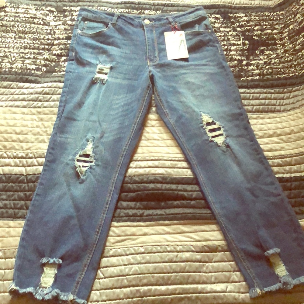 NWT (unattached) Almost famous  jeans